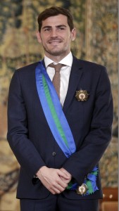 Iker Casillas recibe máximo reconocimiento por el Gobierno de España