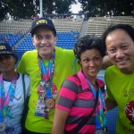 Michael Chang posa amablemente con nuestros atletas