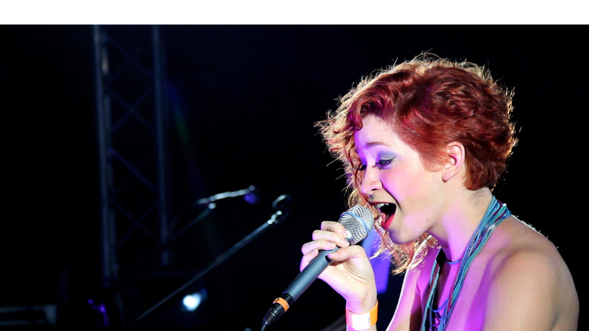 La cantautora multinominada a los Premios Pepsi Music 2015 nos dedicó uno de sus éxitos