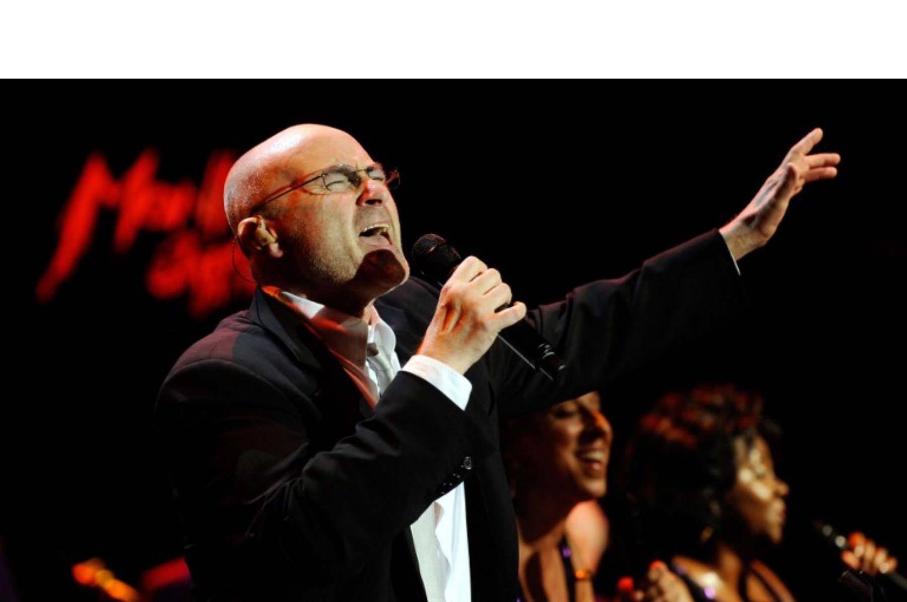 Phil Collins sale del retiro