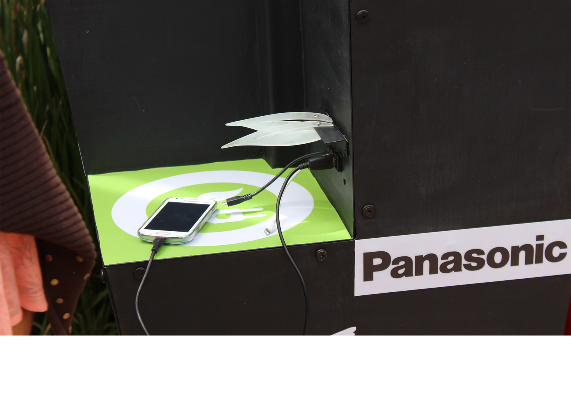 Panasonic estrenó un dispositivo que permite cargar equipos electrónicos mediante el uso de la energía solar