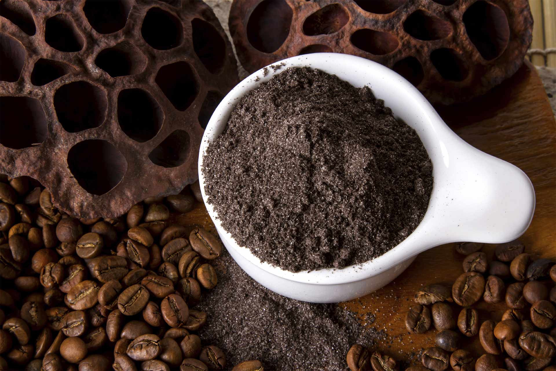 Con tan sólo tres ingredientes que encontrarás en tu casa podrás realizar un exfoliante a base de café que te ayudará a tener una hermosa piel