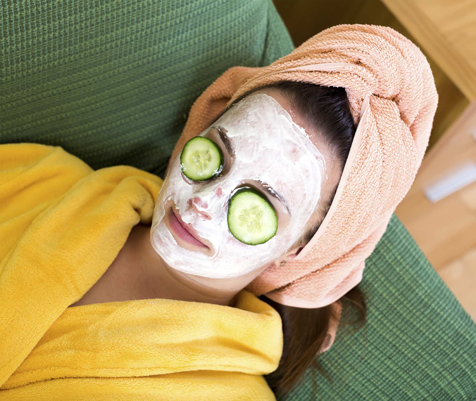 Para cuidar tu rostro, debes usar productos de acorde a tu edad y a tu tipo de piel. Descubre aquí cuál son los ideales para ti