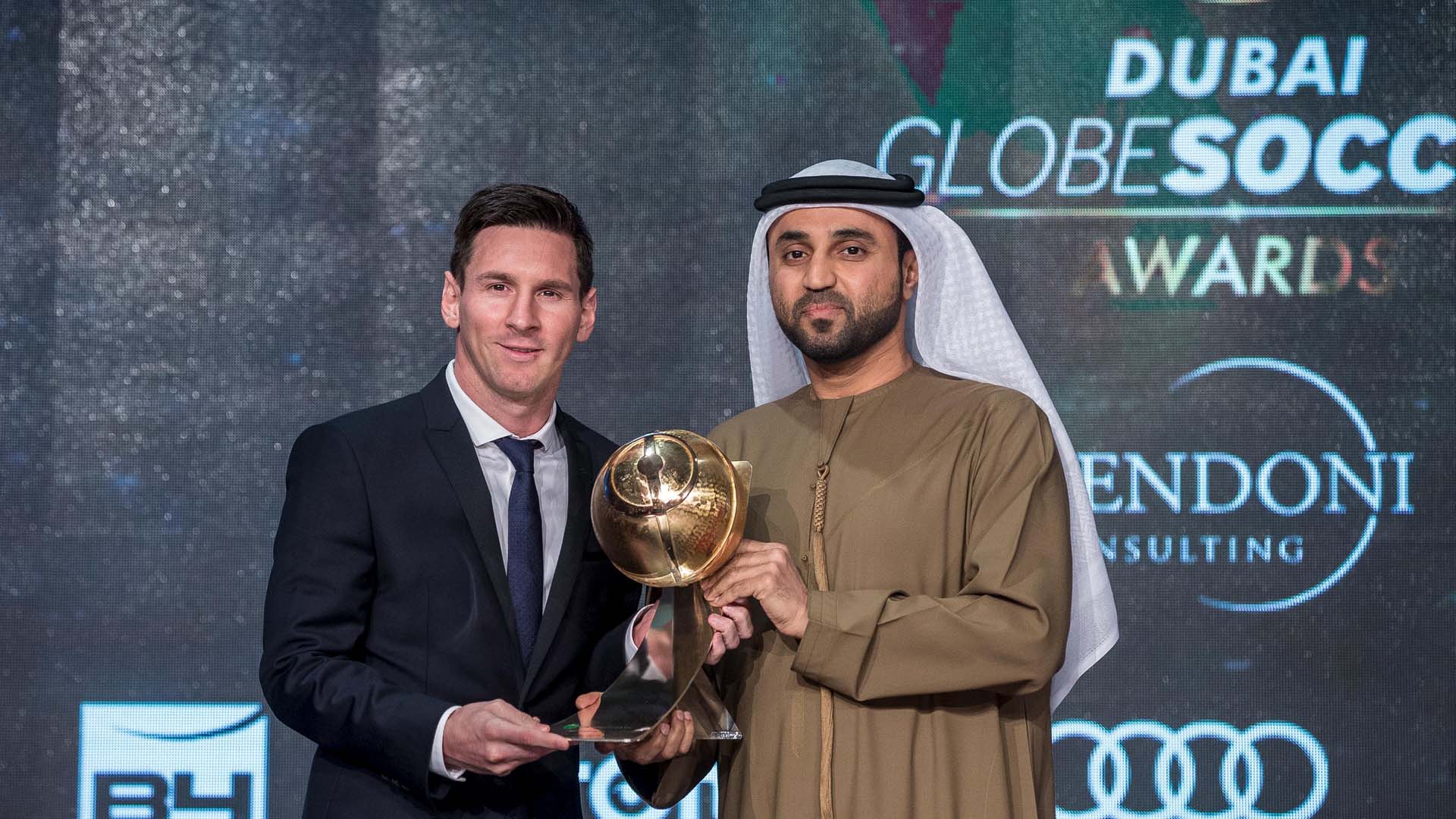 El argentino se alzó con el reconocimiento al mejor futbolista del año en los Globe Soccer Awards 2015