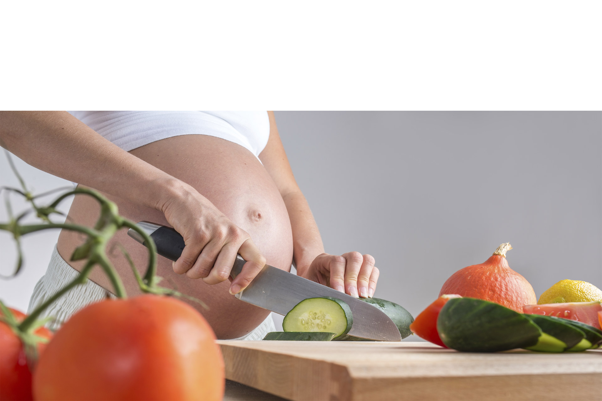Mantener una buena alimentación no sólo será bueno para ti, también para tu bebé, pues todo lo que consumas traerá consecuencias