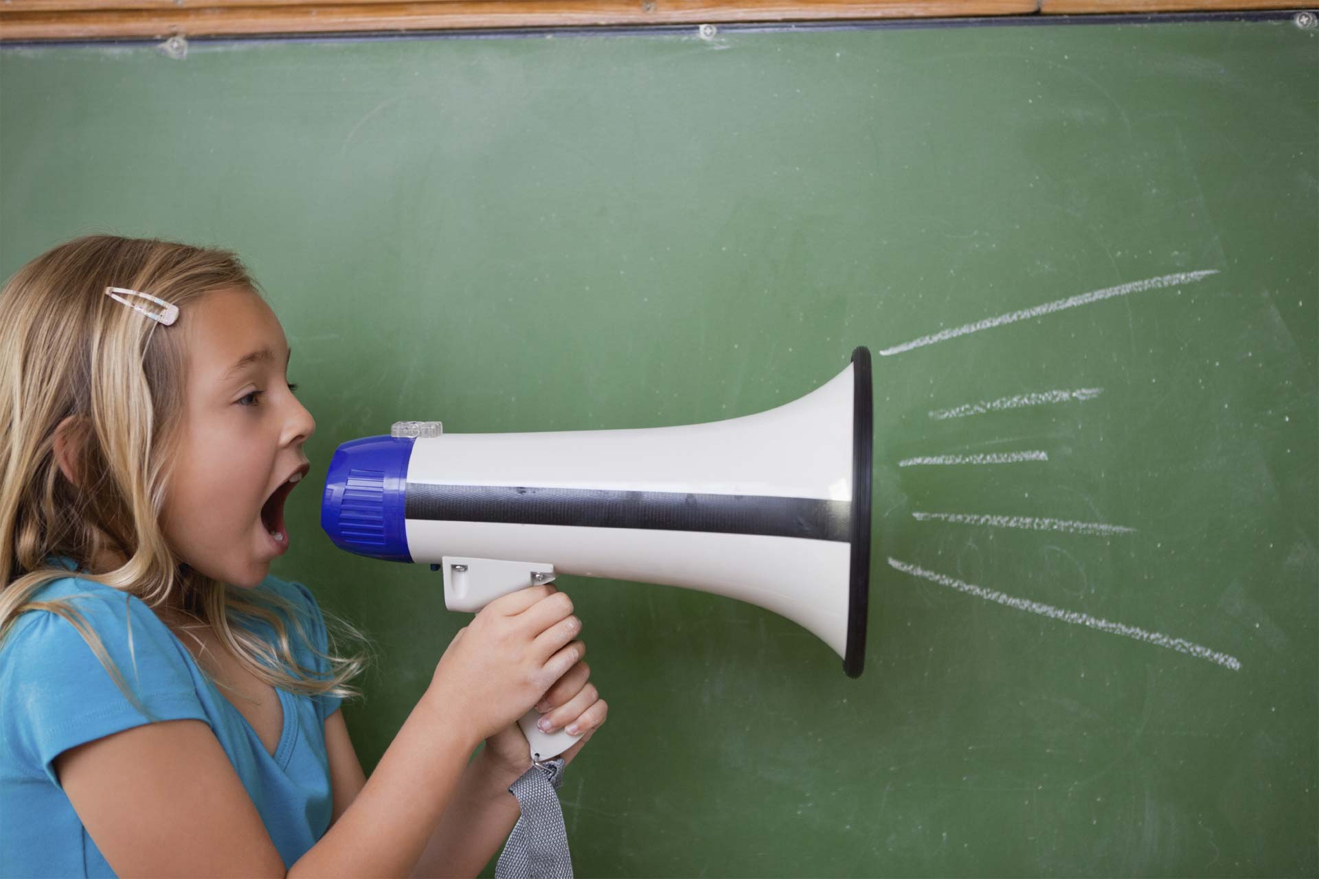 Una campaña a favor de la libertad de expresión muestra a diversos niños aclarando que no se piensan callar