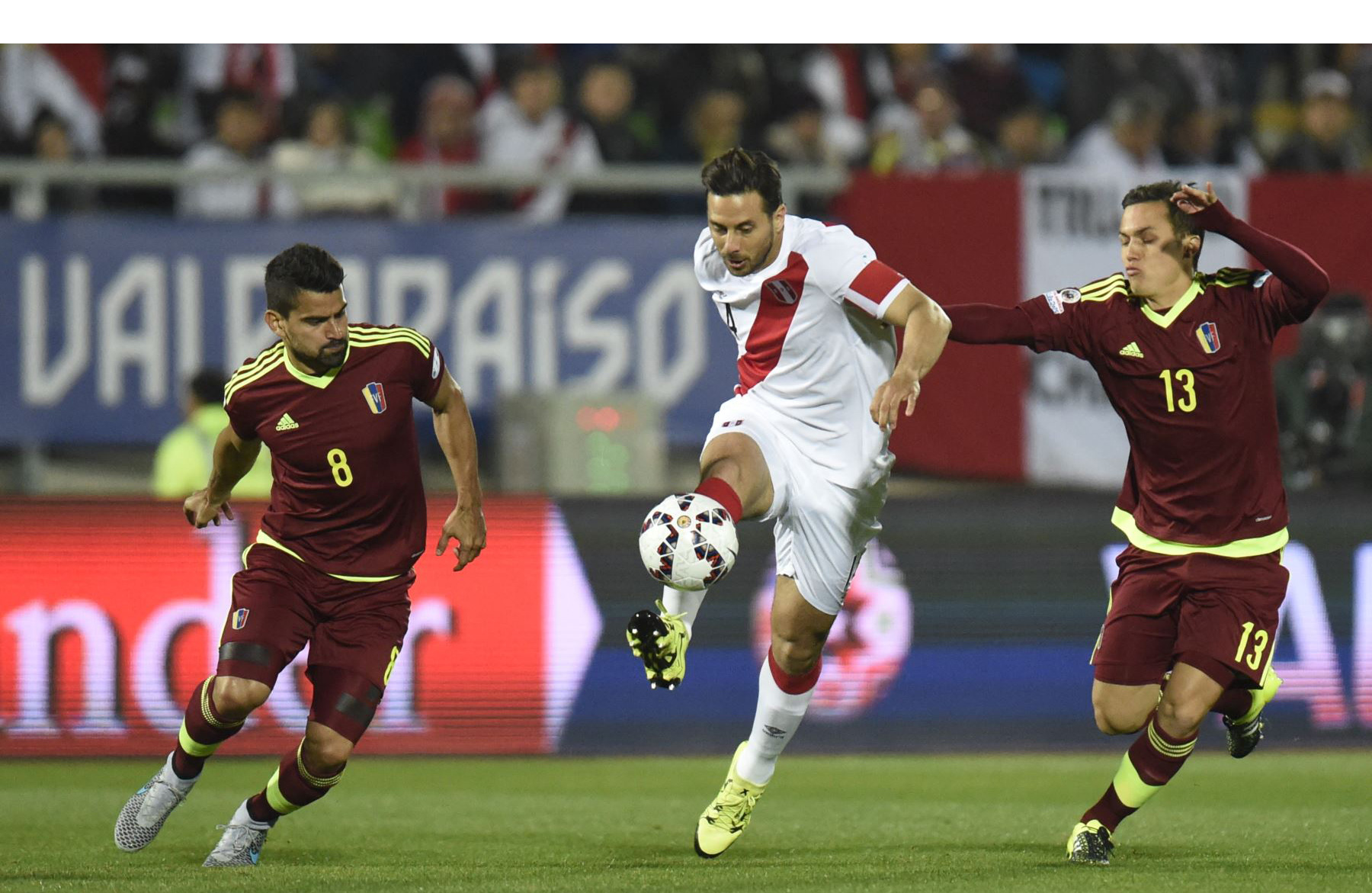 La selección venezolana espera alzarse ante Perú en las eliminatorias a Rusia 2018 con talento joven en la cancha
