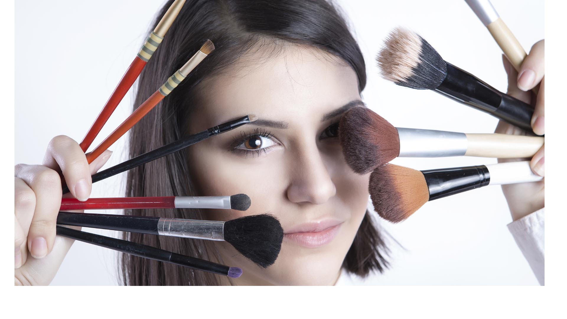 Un maquillador de la marca de cosmética europea Clarins reveló todos su tips para lograr un look de pasarela