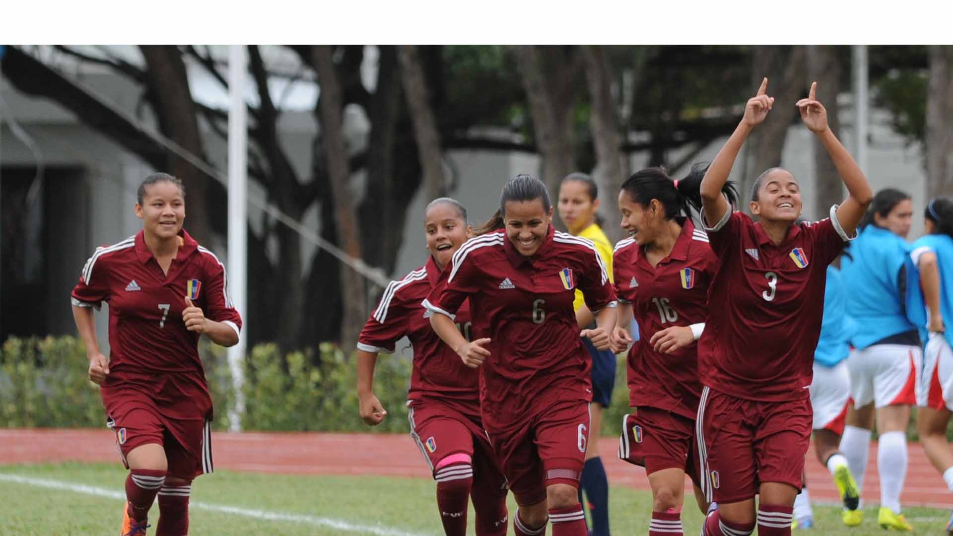 La selección femenina de fútbol venció al combinado colombiano 4 goles por 0 y se pone a ley de dos victorias para el titulo