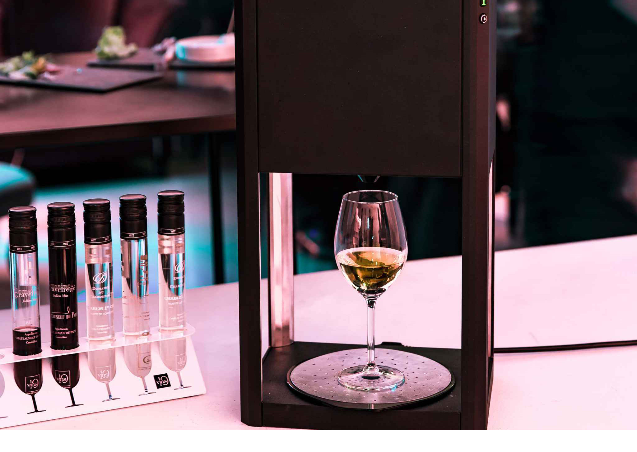 Este dispositivo puede identificar un vino y servirlo en la temperatura adecuada para degustar una buena copa