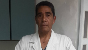 El cirujano de la mano, doctor Joel Gutiérrez desarrolló el tutor pensando en sus pacientes