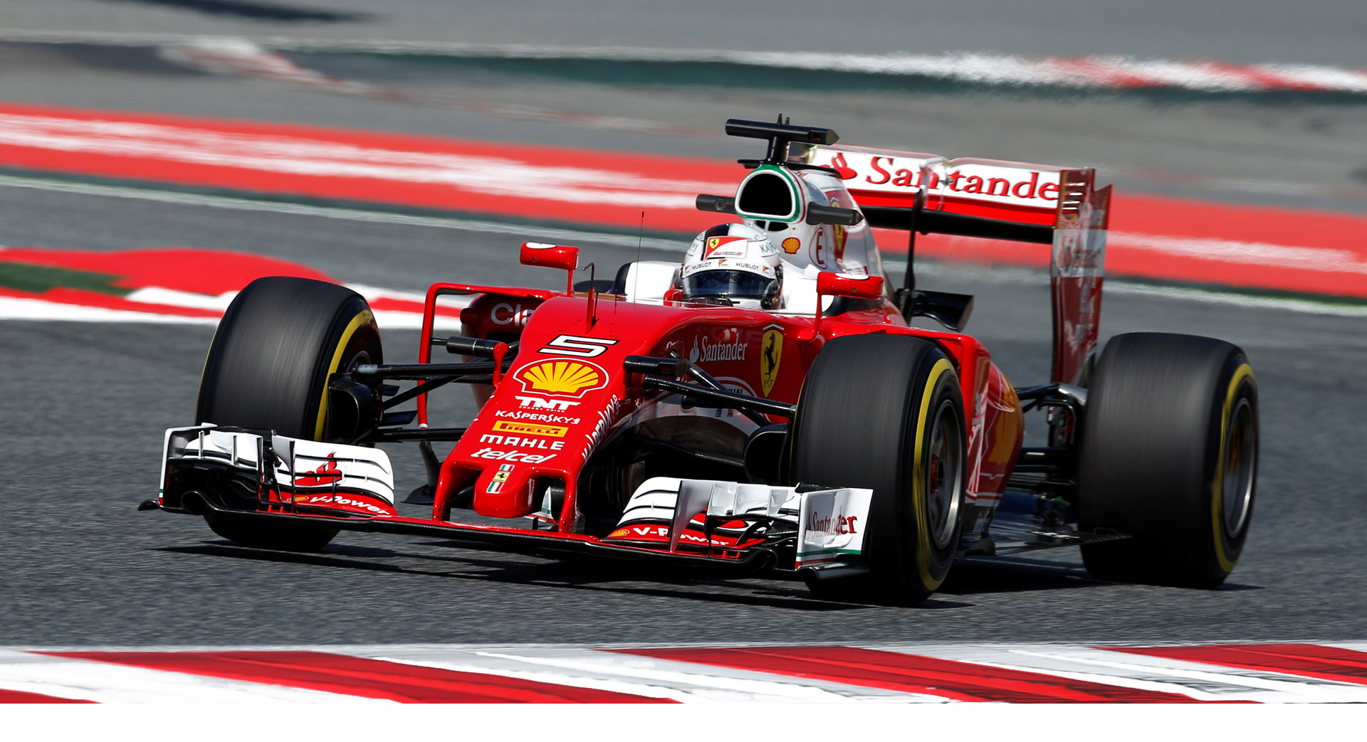 Ferrari supera a Mercedes en libres 1