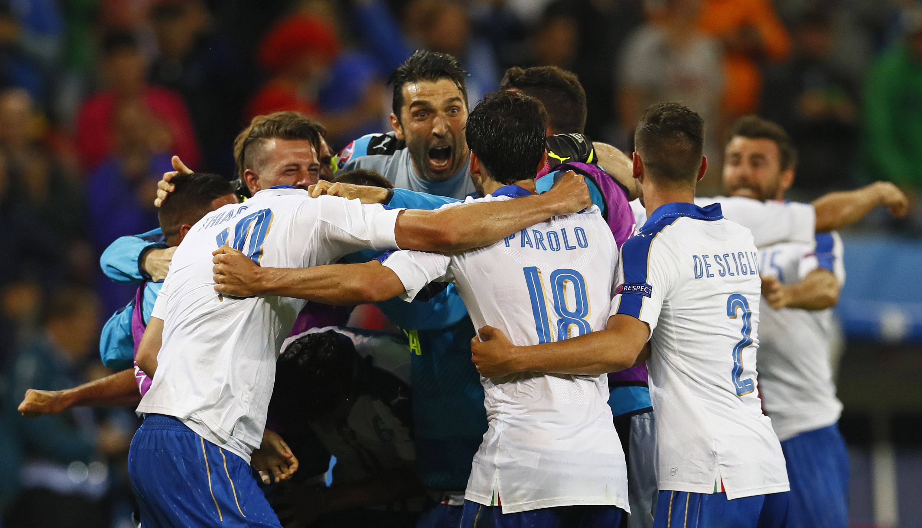 La selección italiana venció 2-0 a Bélgica colocandose como líder solitaria del grupo E