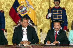 El sultán Ahmed Bin Sulayem y el presidente Rafael Correa firmaron el convenio