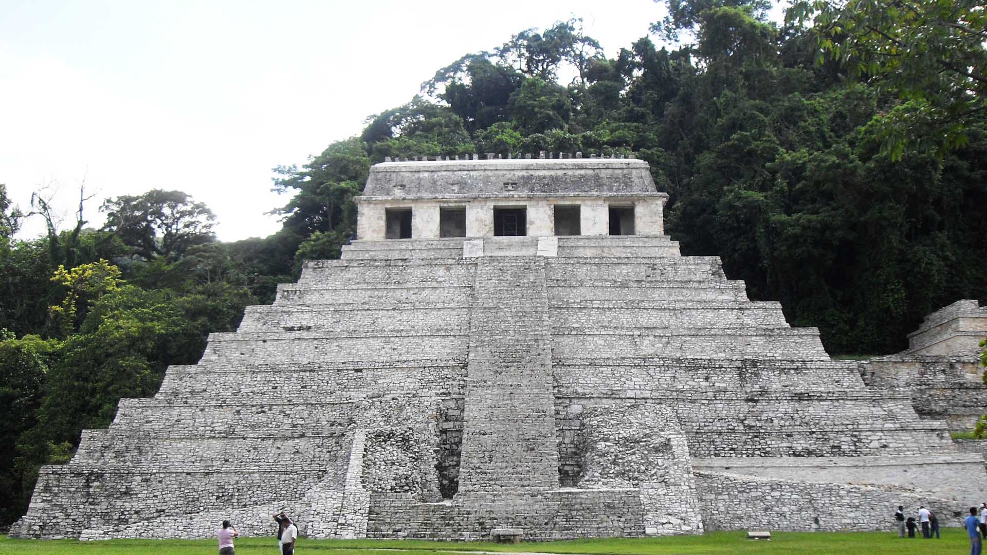 La técnica fue utilizada en el Templo de las Inscripciones, sin embargo, es más antiguo que la pirámide