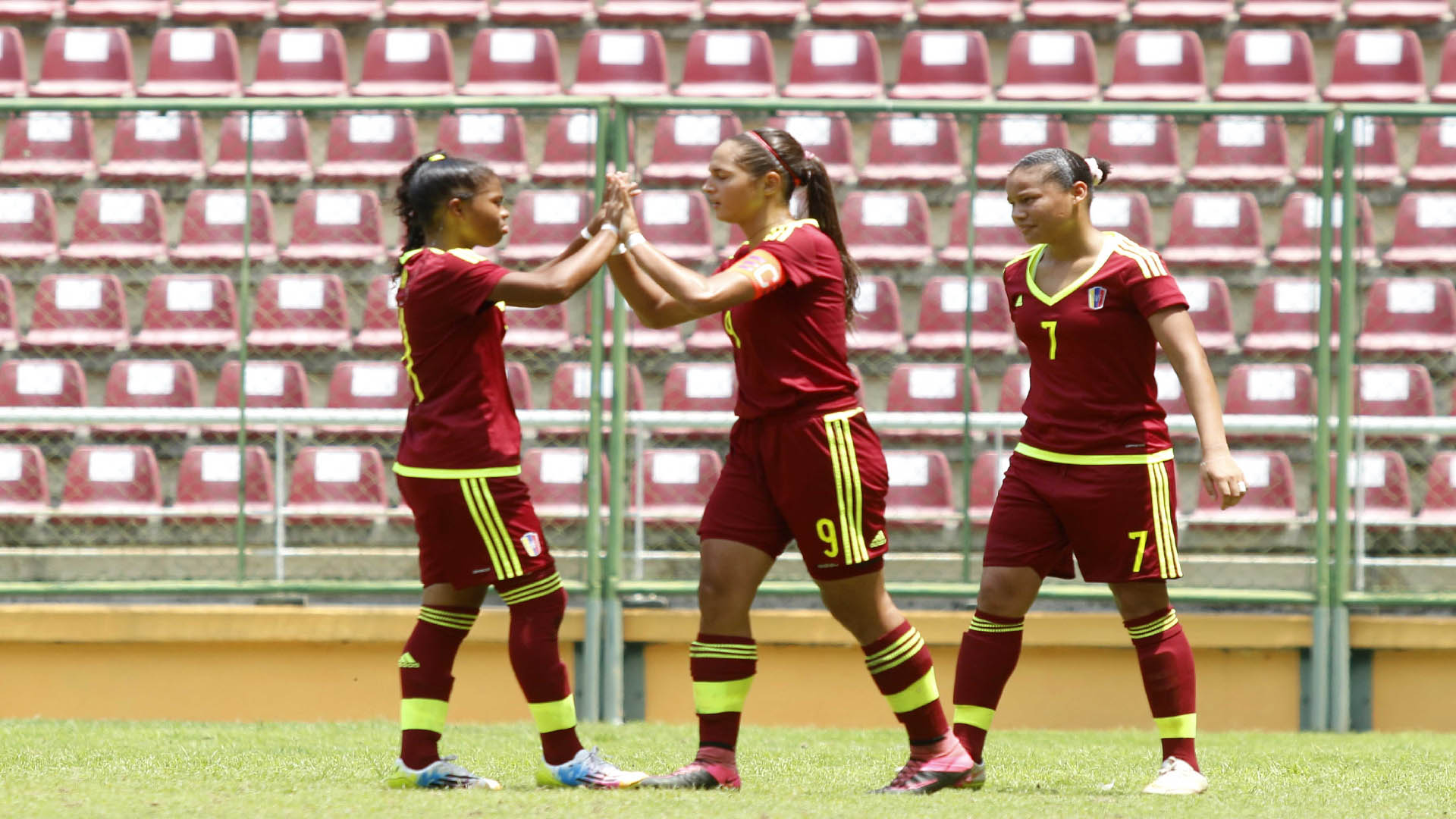 Luego de cuatro amistosos ante escuadras masculinas, el combino disputó el viernes pasado el primer compromiso no oficial ante la sub-15 femenina de Yaracuyanos FC