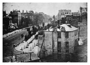 El Boulevard du Temple en París, fue el primer escenario capturado en 1839 por Louis Daguerre