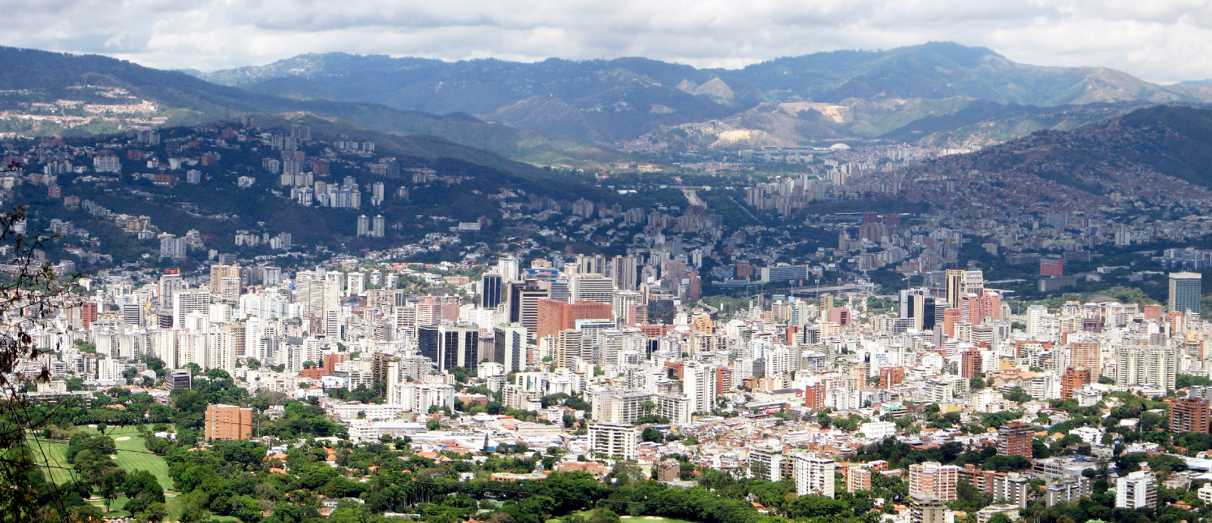 Elisa Silva propone integrar la ciudad planificada y los barrios