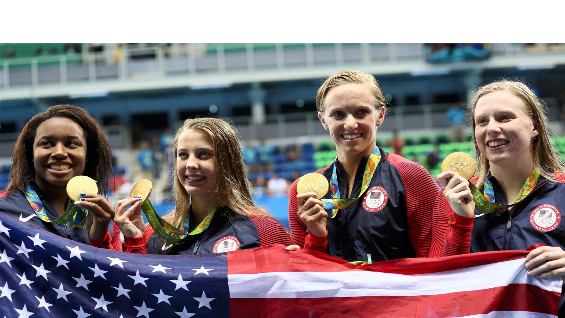 En medio del adiós de Phelps, la bandera norteamericana ondeo en lo más alto del podium en el relevo de los 4x100 femenino y masculino para sellar la historia