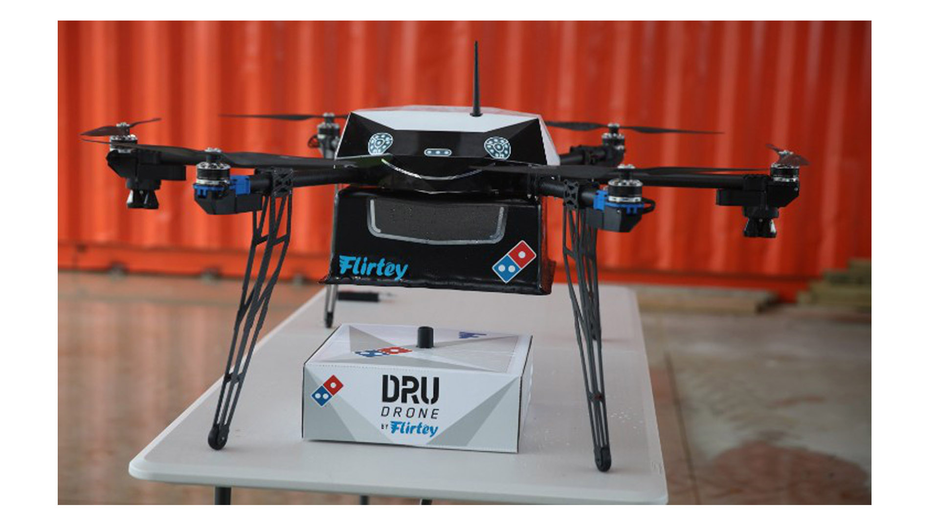 Domino's entregará sus productos través de drones. El dispositivo será automatizado pero un humano estará cerca para supervisar