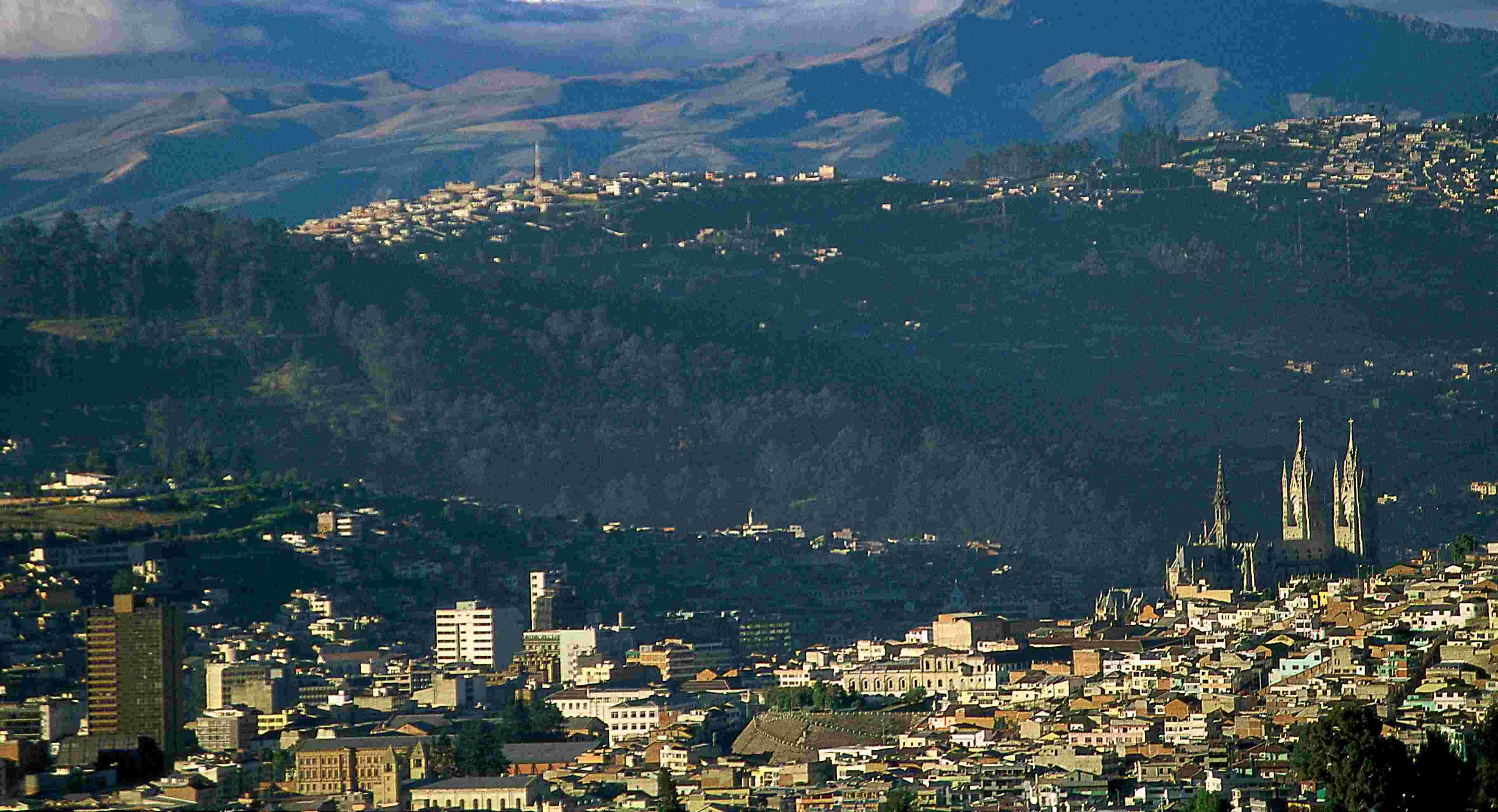 Крупнейшие города эквадора. Кито столица Эквадора. Сан-Франциско-де-Кито. Quito Эквадор. Фото Кито столицы Эквадора.