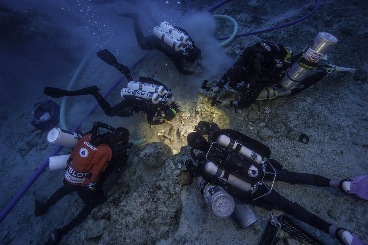Un esqueleto de más de 2 mil años de antigüedad fue hallado en los restos de una embarcación ubicado en Grecia frente a la isla Anticitera
