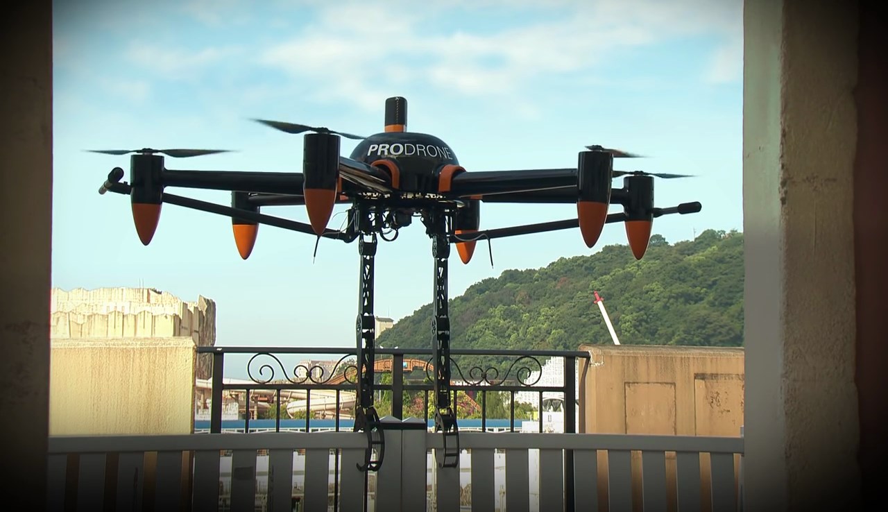 Se trata de un vehículo no tripulado capaz de cargar hasta 10 kilogramos en sus viajes, cortar cables y operar pequeños interruptores mientras vuela