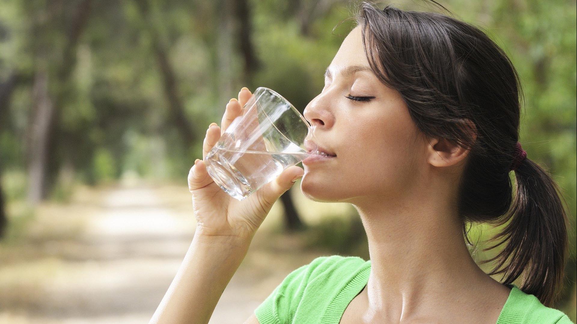 Beneficios de beber 3 litros de agua diariamente