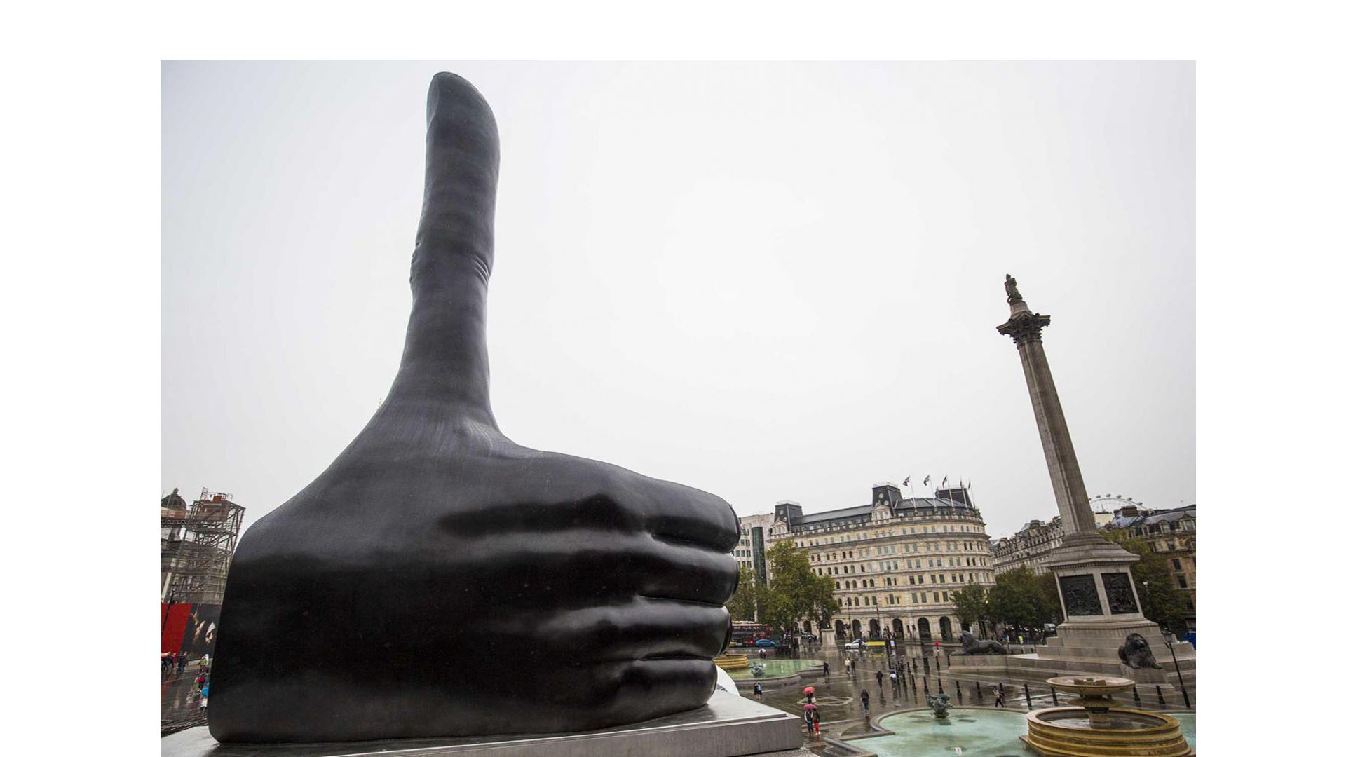 Este pulgar arriba llamado "realmente bueno" adornará la plaza de la capital inglesa hasta marzo de 2018