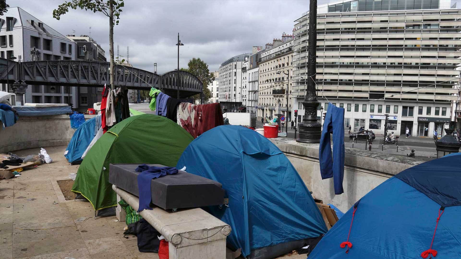 En la ciudad capital se abriran dos centros de acogidas para estas personas con el fin de desalojar el campamento de Calais