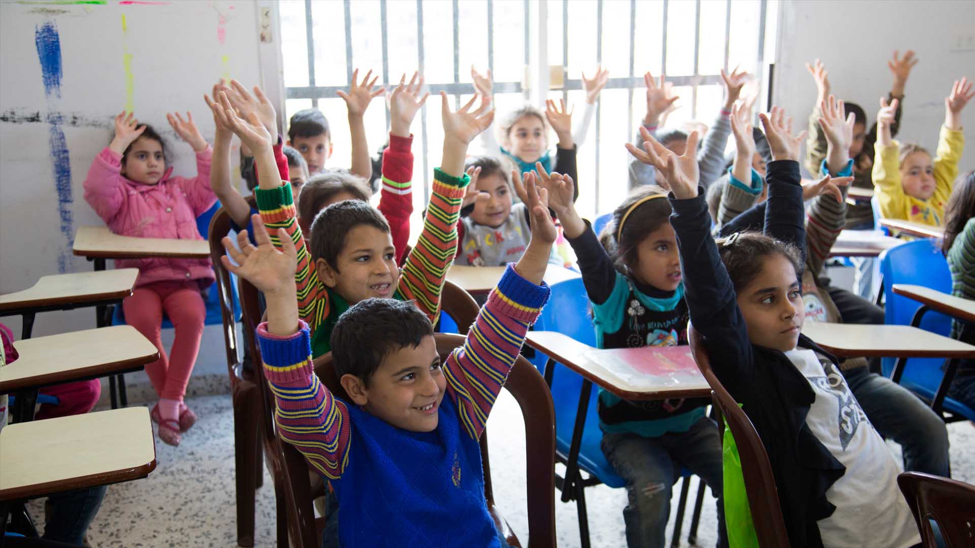 Niko Filis, ministro griego, anunció un plan que pretende escolarizar a más de 20 mil refugiados menores de edad
