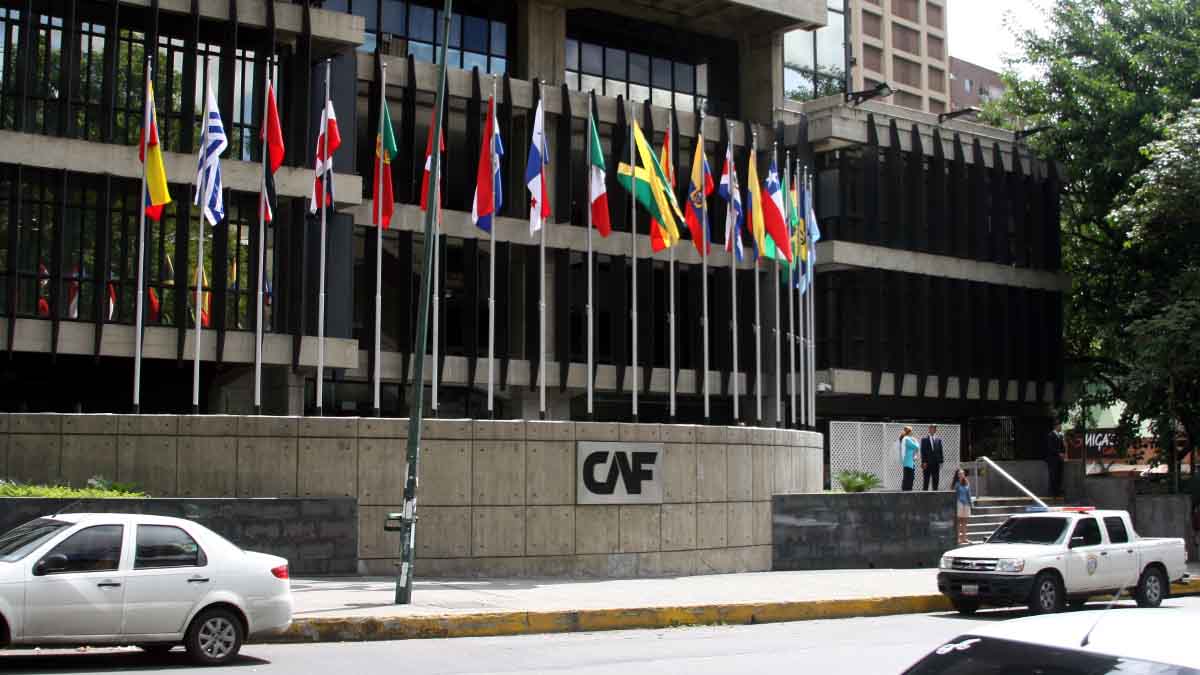 CAF otorga crédito millonario a Bolivia