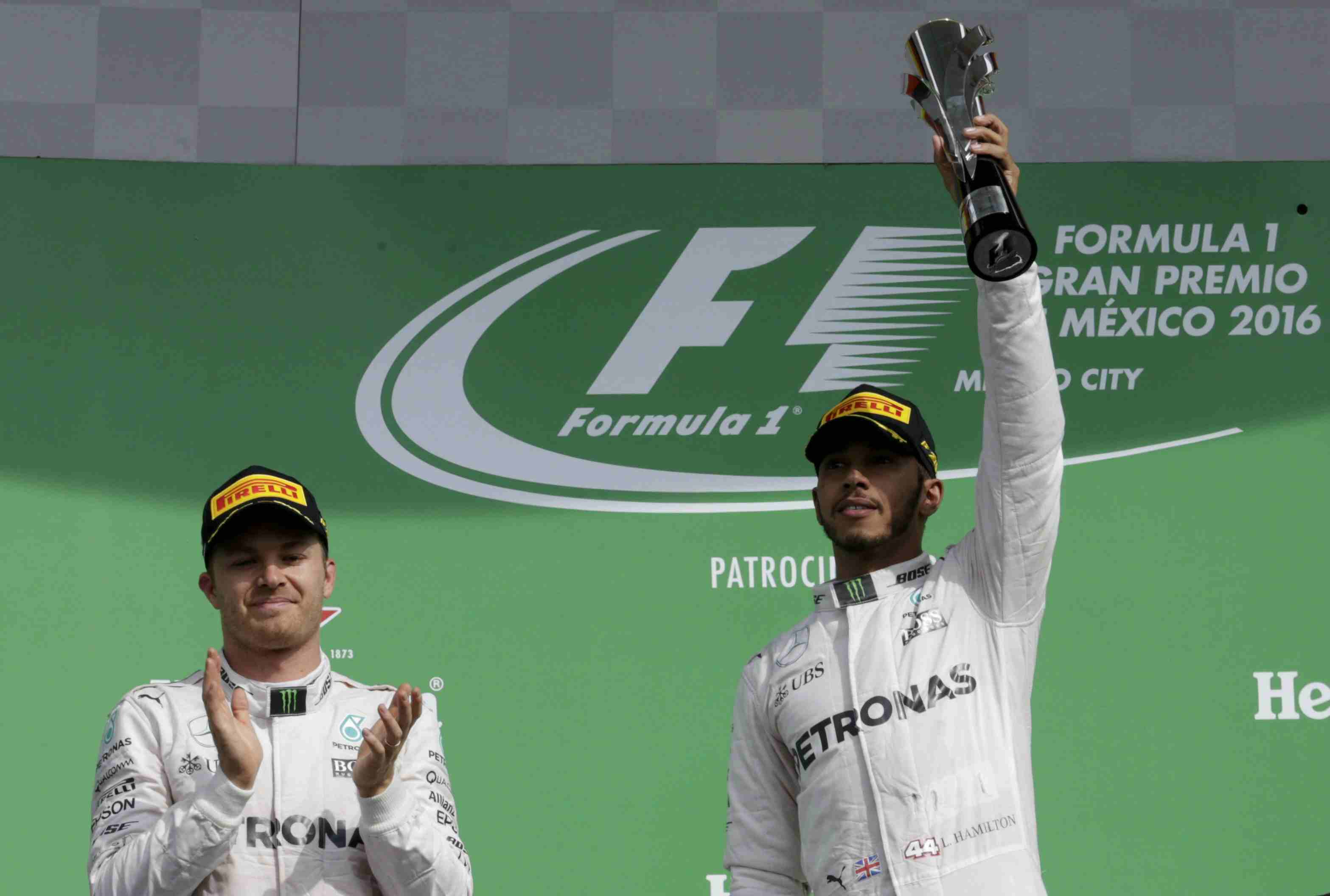 Con su podio número 51, logrado en el Gran Premio de este domingo, el británico recorta los puntos para lograr su tricampeonato