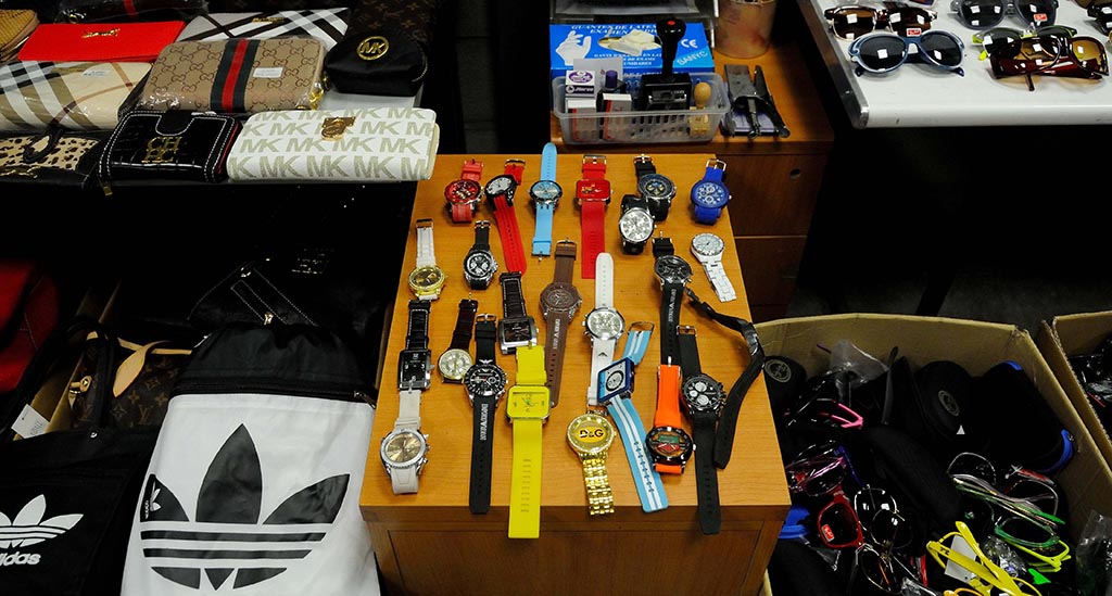 La Oficina de Objetos Perdidos del Ayuntamiento pondrá a la venta un total de 1.303 objetos que varían entre relojería de lujo, joyería, equipos electrónicos