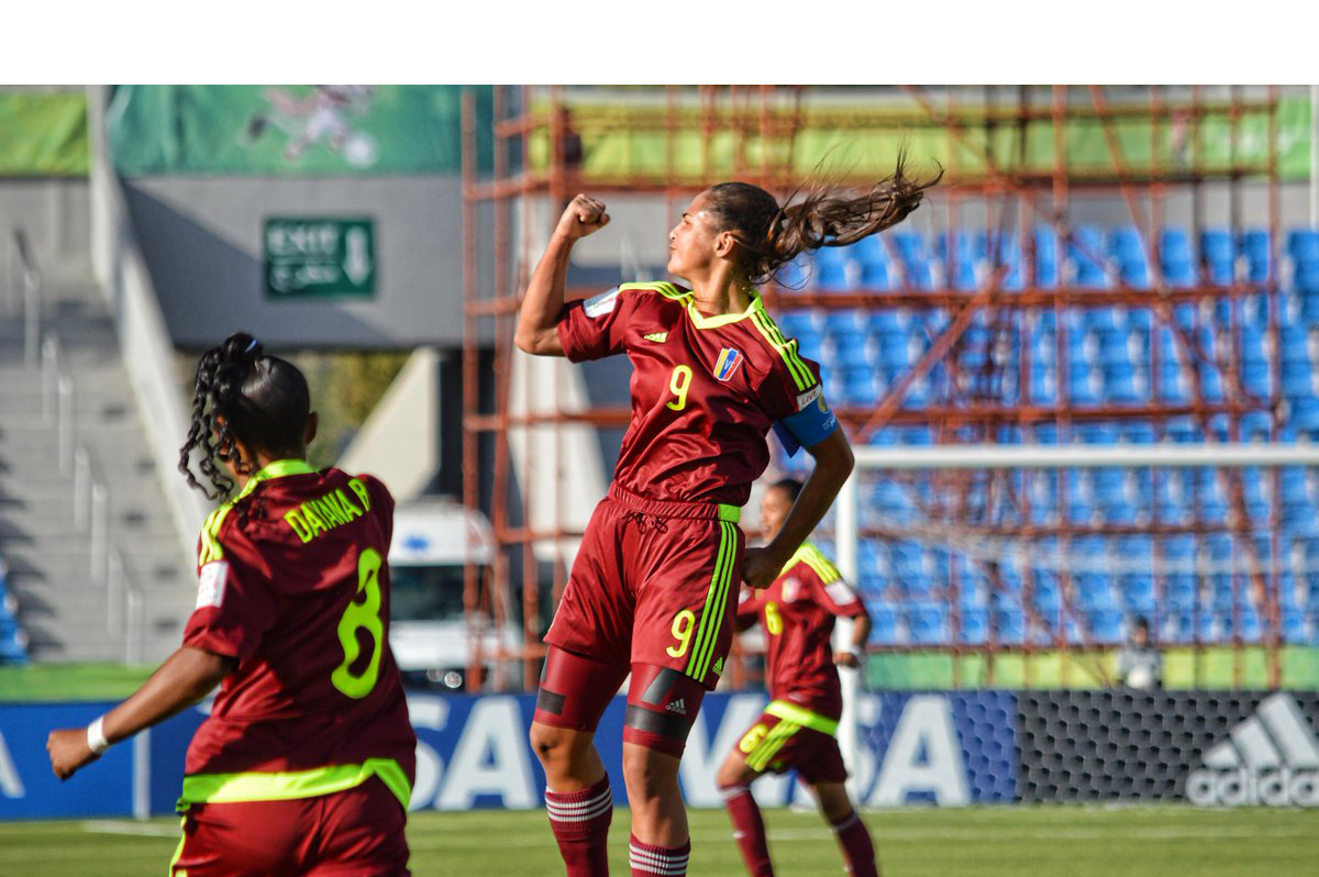 La capitana criolla recibió su primer reconocimiento del torneo como la "jugadora del partido" por sus goles durante el encuentro ante Camerún