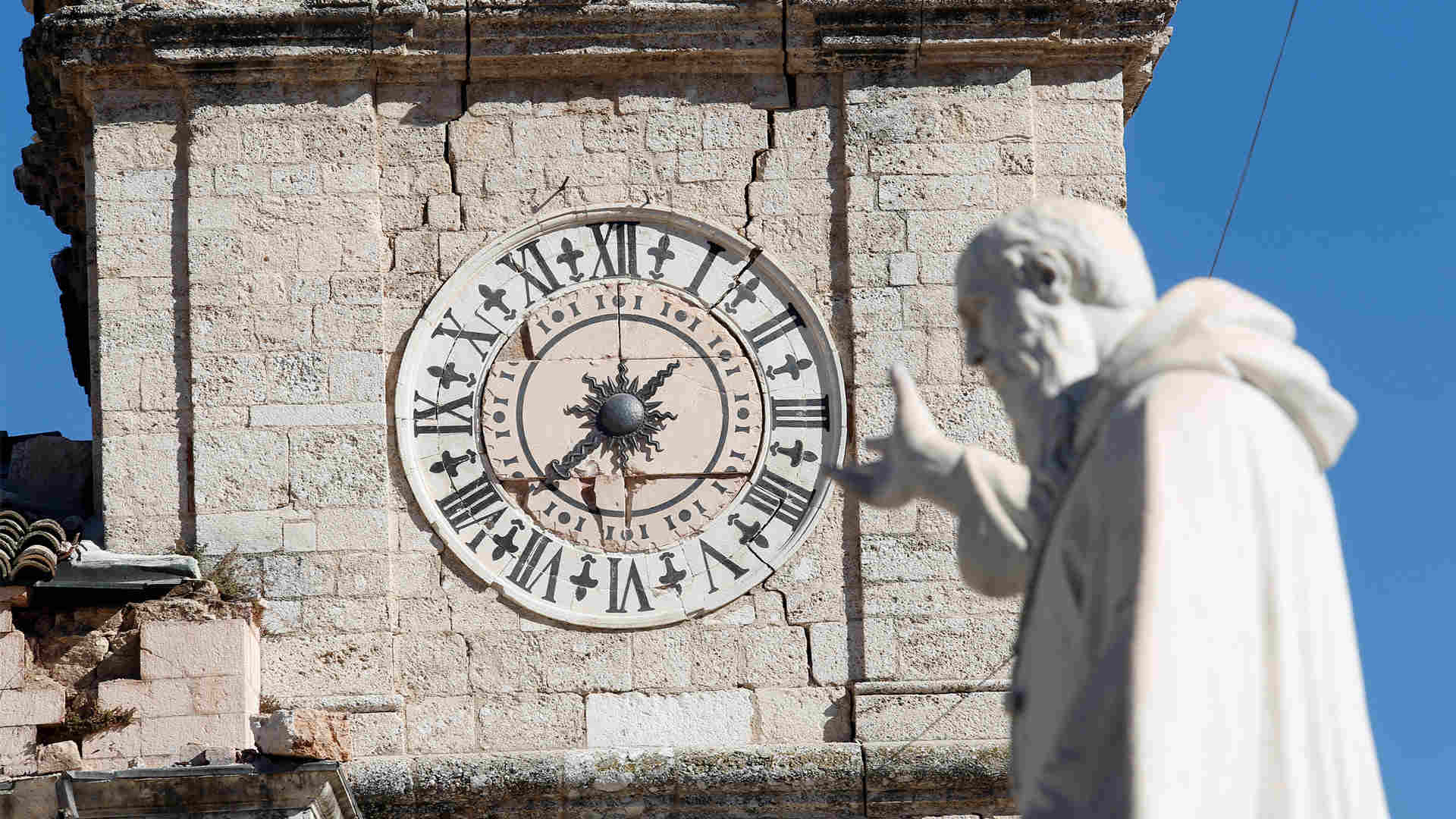 El primer ministro, Matteo Renzi, se preocupará de que no haya “ladrones” en la reparación de los daños causados por el terremoto
