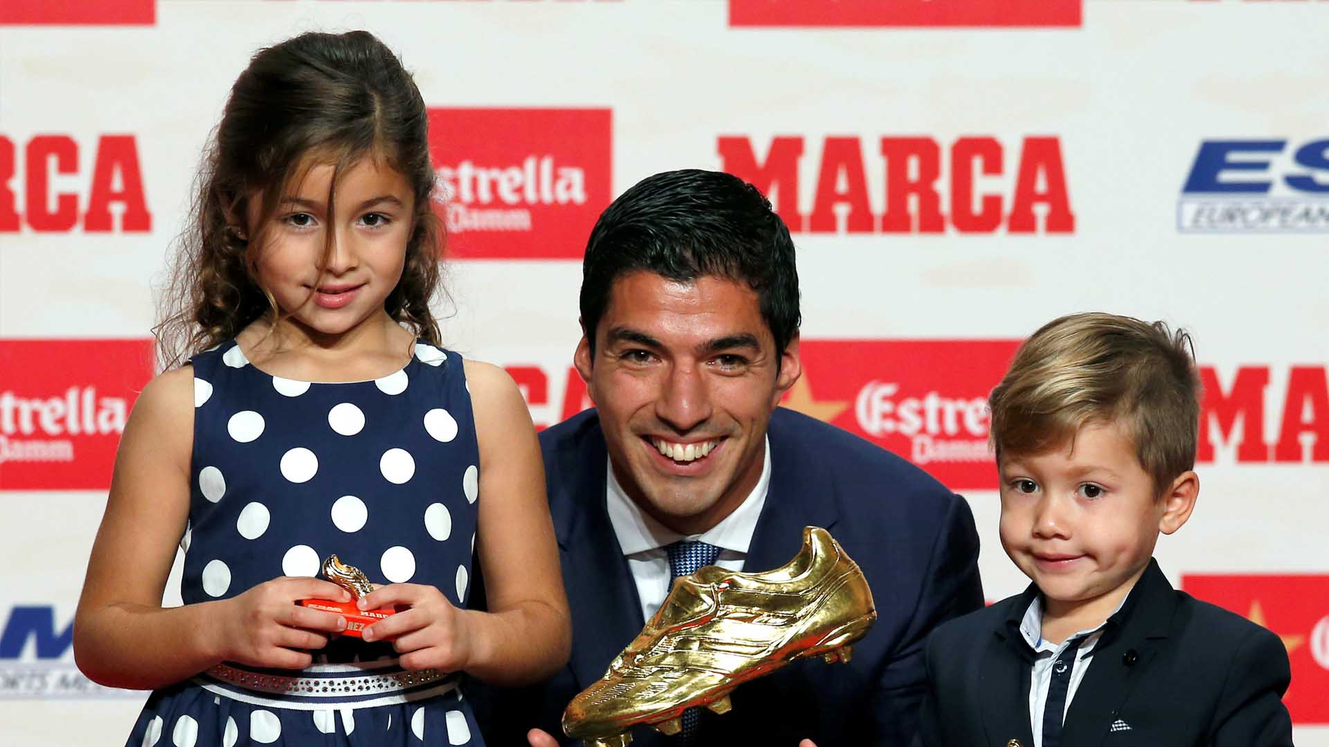 Gracias a los 40 goles anotados la campaña pasada con el FC Barcelona, el uruguayo fue galardonado con este trofeo por segunda vez