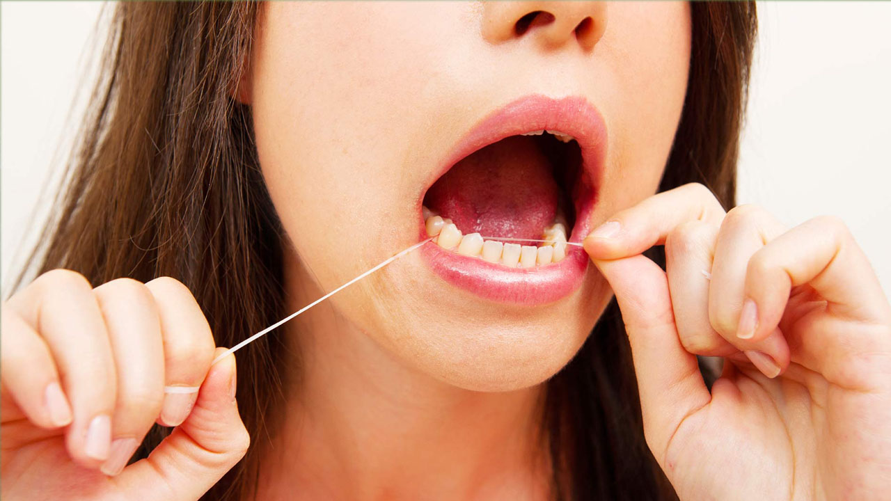 Odontólogos recomiendan utilizar esta herramientas para evitar males en la boca y tener una higiene adecuada
