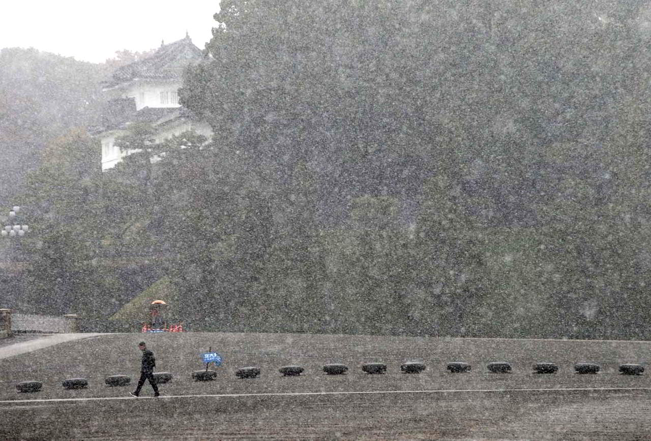 Bajada de temperaturas hizo que cayera sobre el país asiático la primera nevada