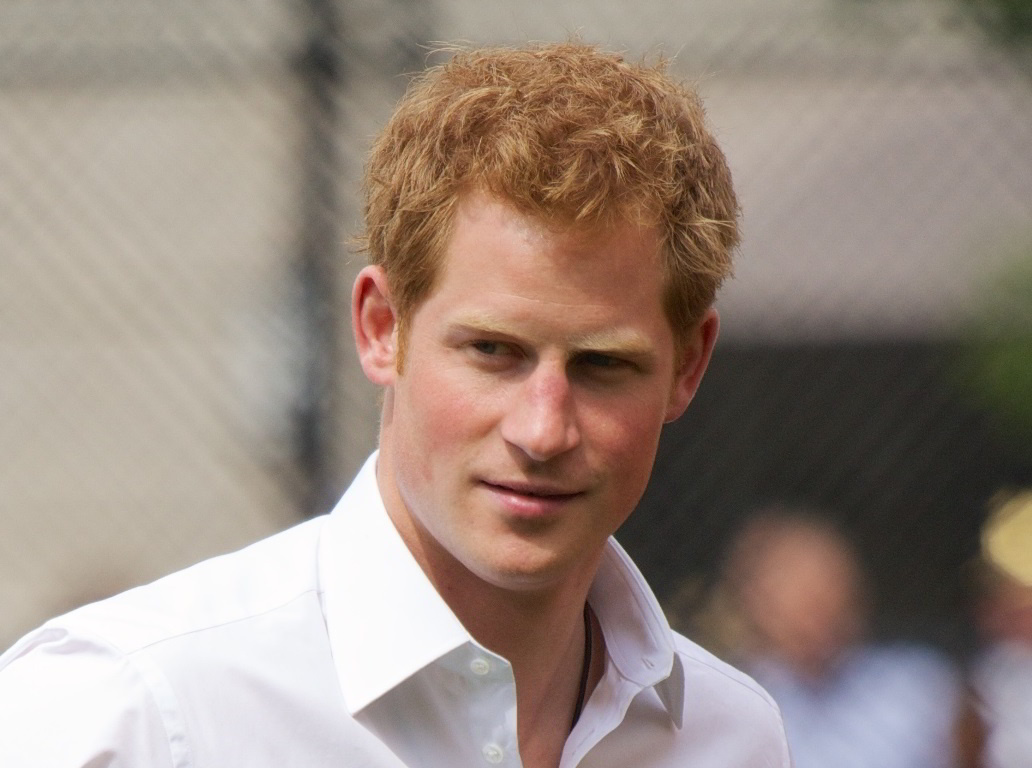 El joven monarca sigue los pasos humanitarios de la Princesa Diana