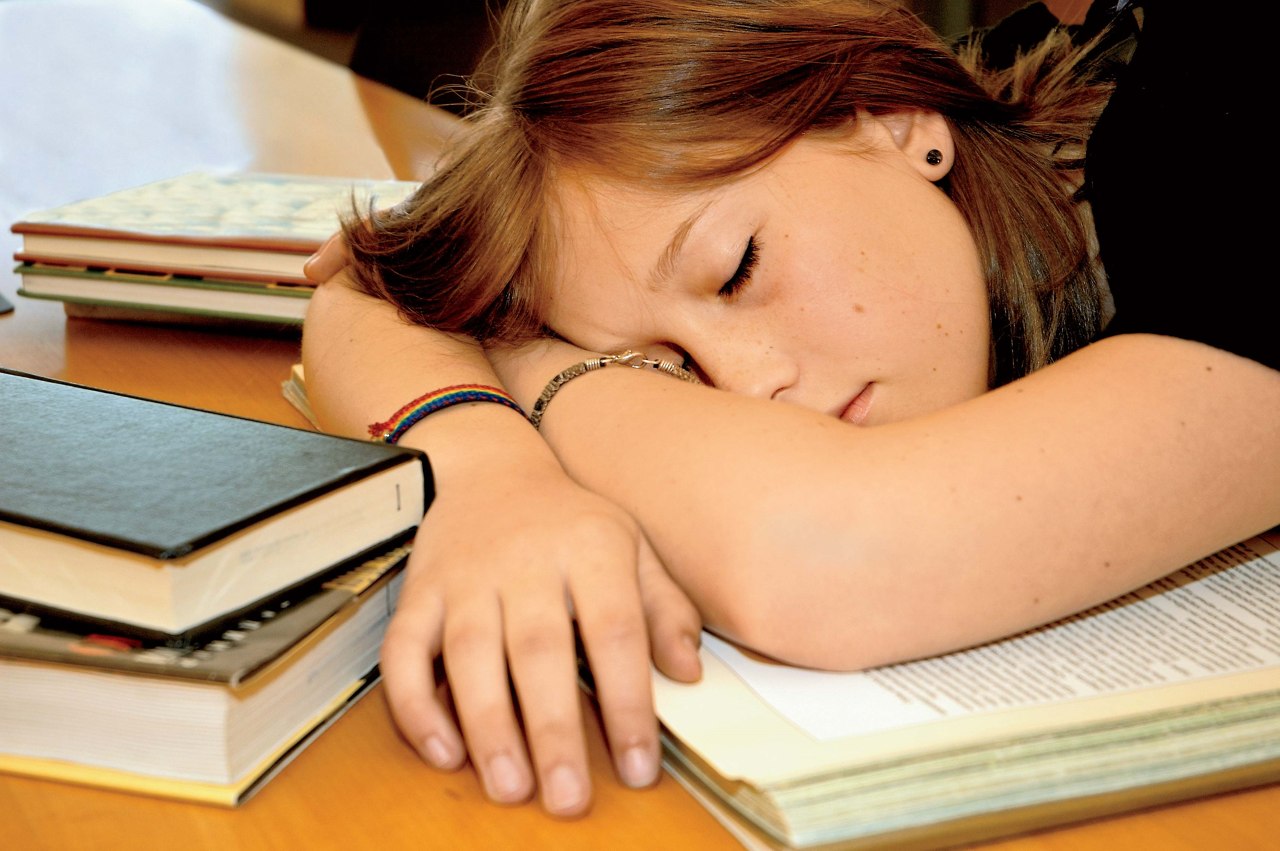 Estudios científicos han determinado la cantidad exacta que deben descansar los jóvenes