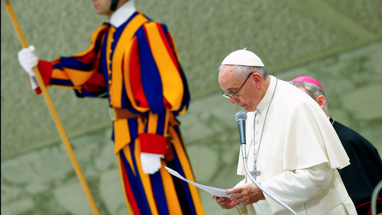 El jefe de la Iglesia, desde el Vaticano, indicó que se encuentra orando por los afectados por el huracán "Otto"