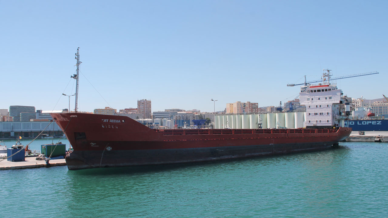 El buque Naftocement VXI, será subastado por un precio inicial de 574 mil euros luego de que fuera declarado como abandonado por autoridades españolas