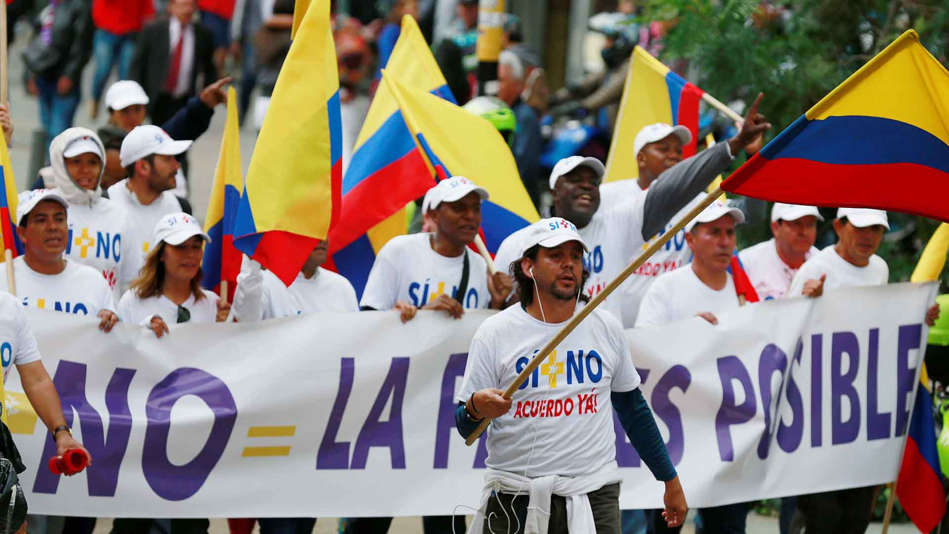 Una encuesta realizada a 600 personas reveló que los colombianos ven como salida a la guerrilla un diálogo entre el Gobierno y las FARC