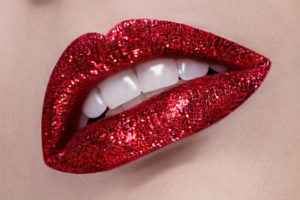 El rojo intenso es el color ideal para los "Glitter Lips" 
