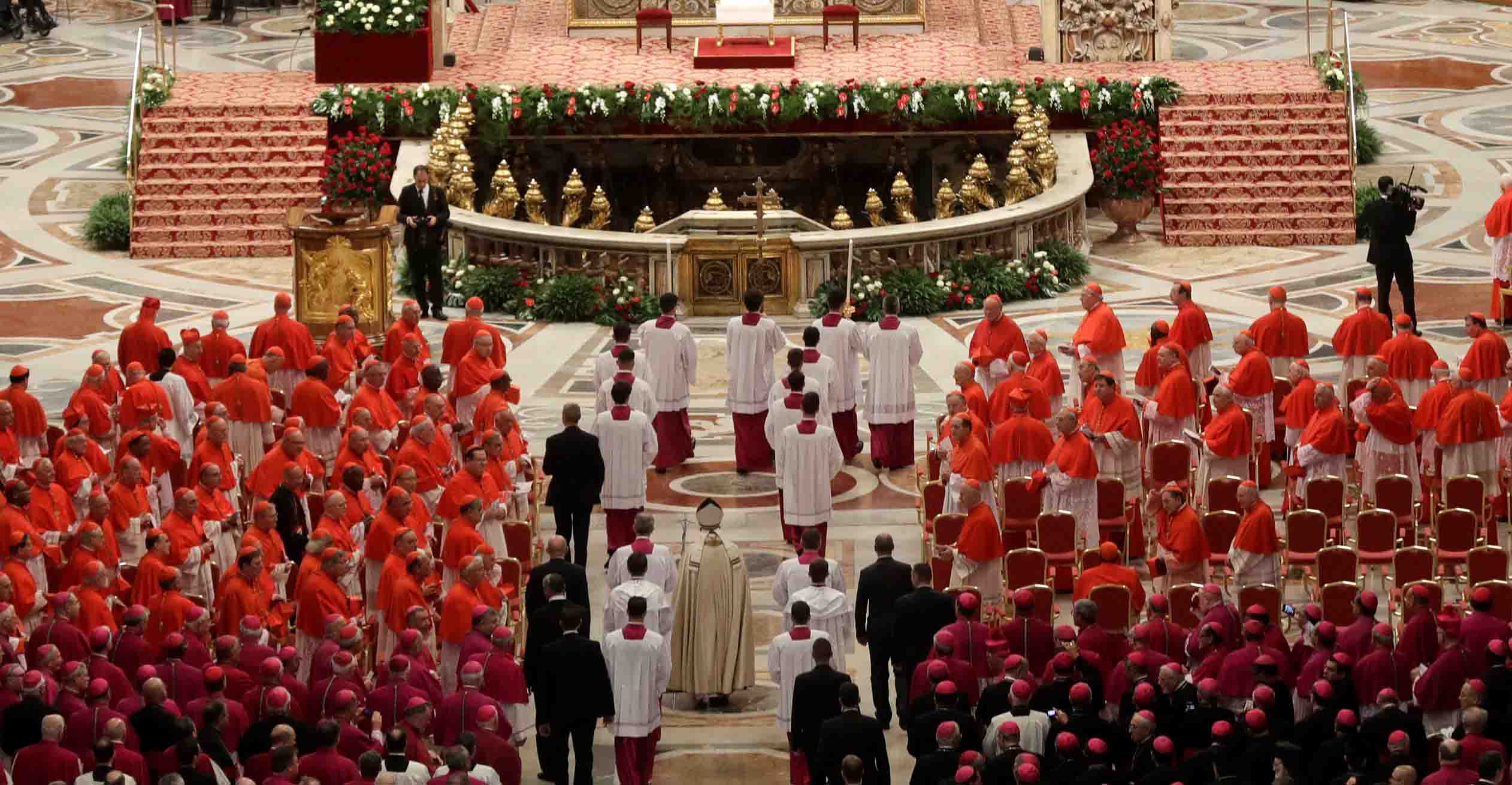 De los 17 purpurados, destaca entre los tres latinoamericanos el arzobispo venezolano de Mérida, Baltazar Enrique Porras Cardozo