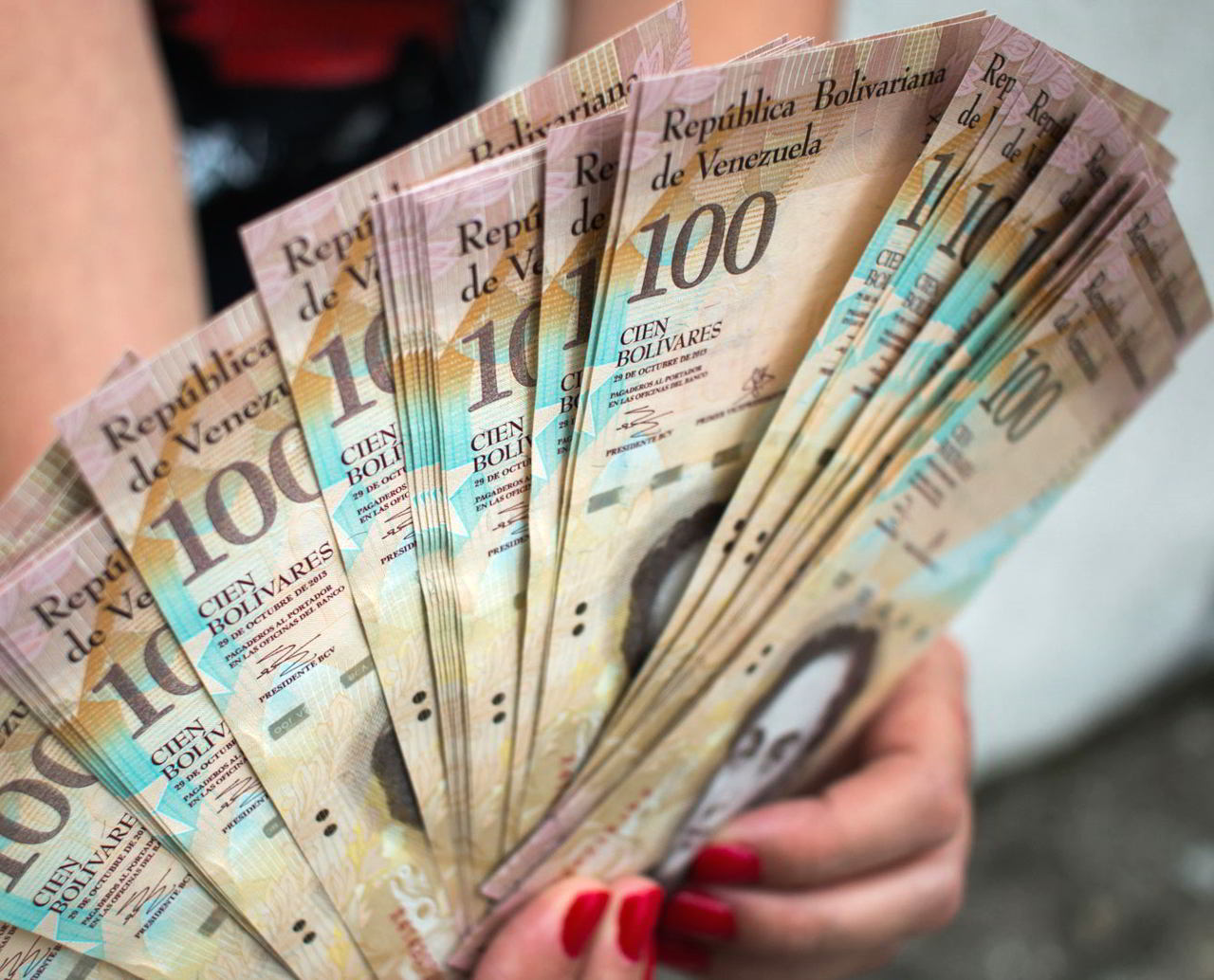 Luis Vicente León señaló que los nuevos billetes resolverán la problemática de liquidez