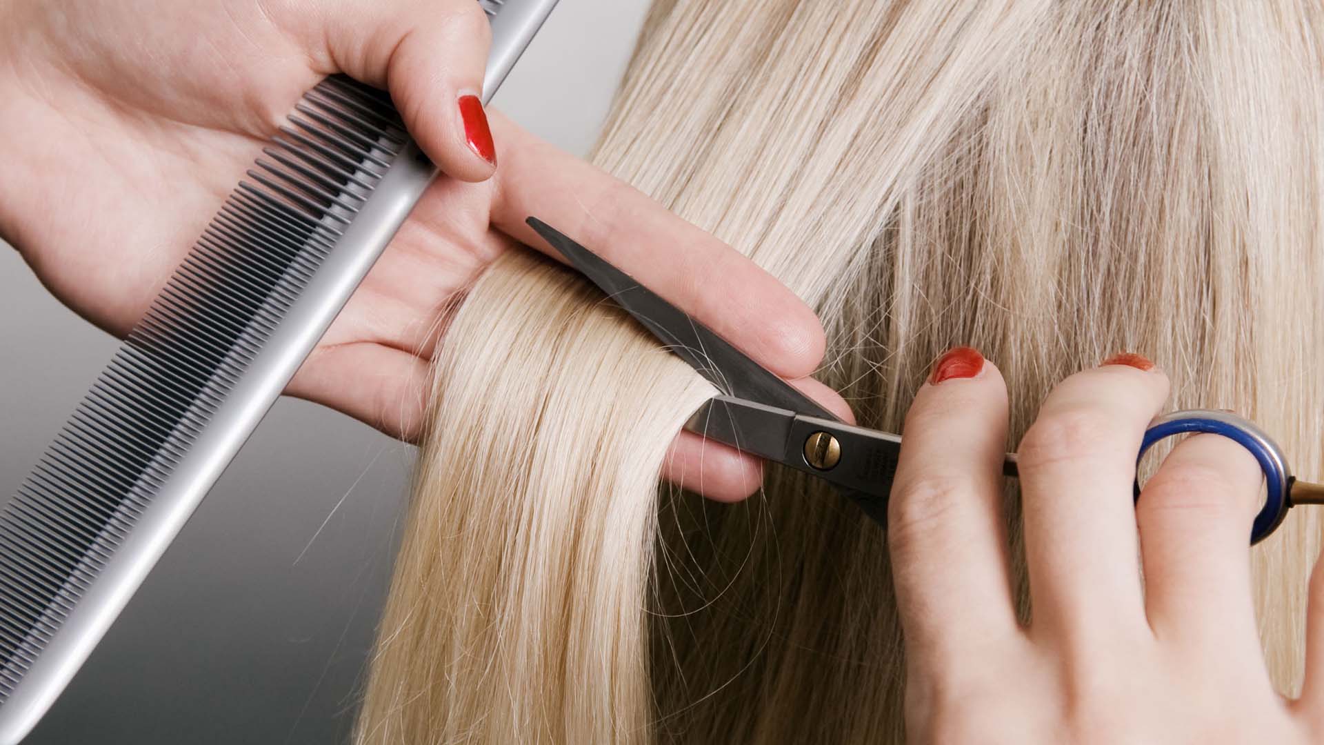Dependiendo de largo de tu cabello es recomendable eliminar esas puntas maltratadas cada ocho o doce semanas
