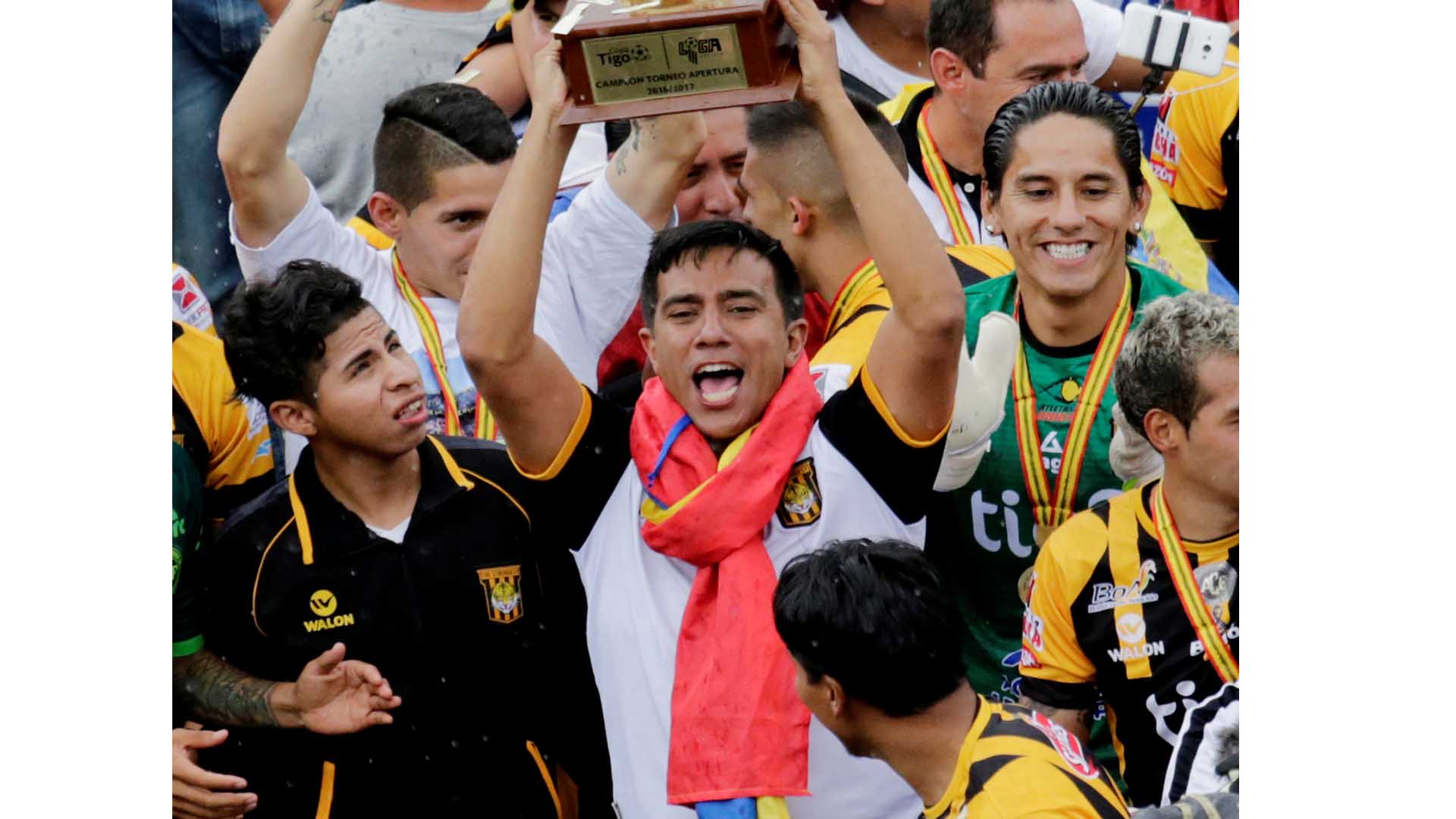 La victoria del club boliviano convirtió al ex director técnico de la Vinotinto en el primer venezolano en ganar un titulo de liga fuera del país
