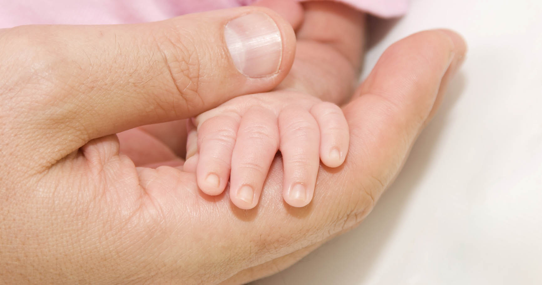 Este modelo se usa cuando los bebés son prematuros y pasan la mayor parte del tiempo en contacto directo con la piel de los padres